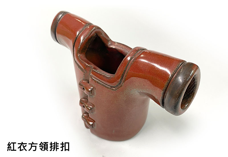 客家服飾筆筒-紅衣方領排扣